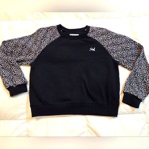 (5/$25) Reef Black & White Sweatshirt with Patterned Sleeves - Like New Small